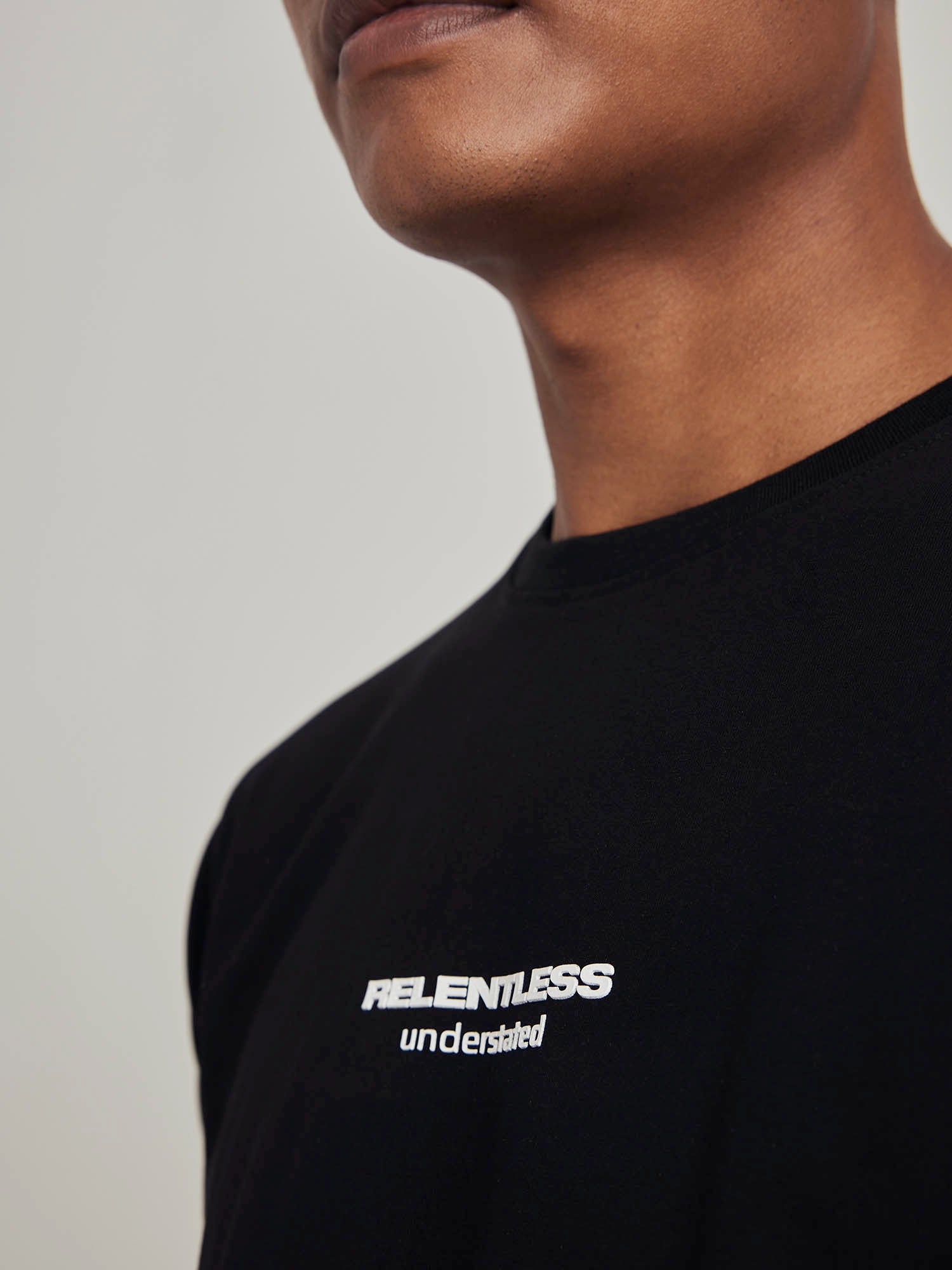 Relentless / Regular T-Shirt (Black)