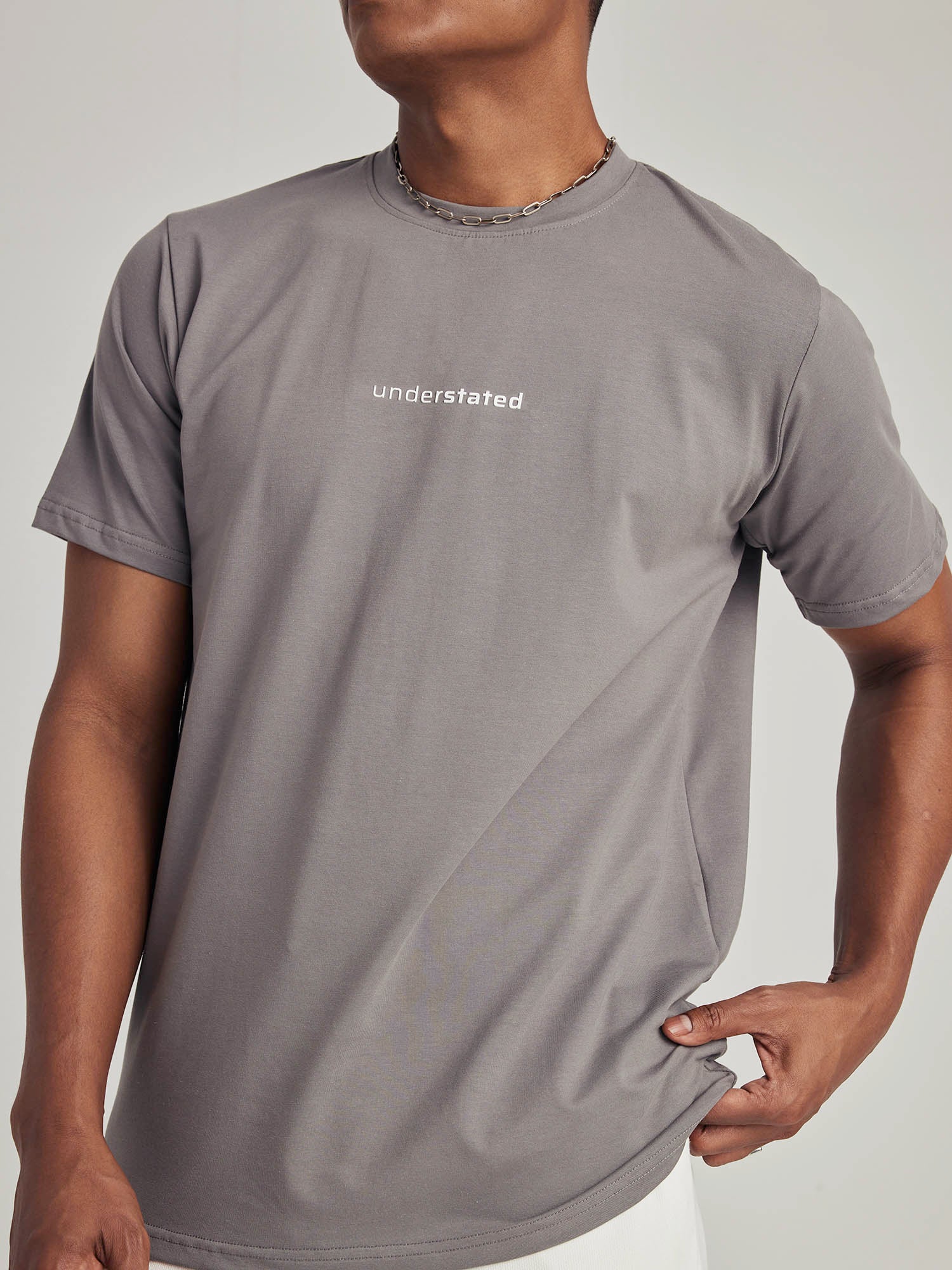 Understated / Regular T-Shirt (Stone Gray)